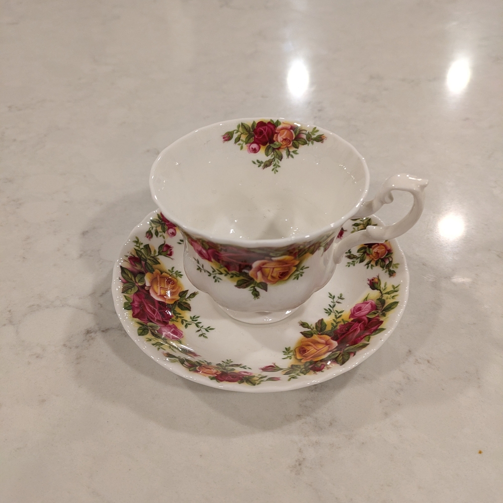 Old Country Rose Royal Albert Teacup & Saucer with Floral Design Made In England